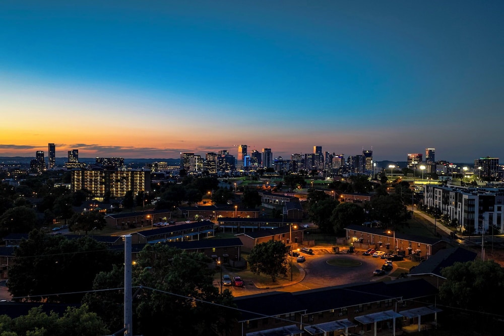 Elevate - Modern Luxury - Stunning City Views
