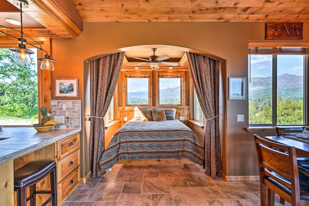 28 Mi to Yosemite: Lovely Mtn Cottage w/ Deck! view 4