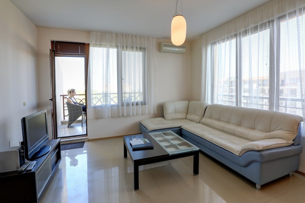 Lighthouse Luxe Estate Apart & Villas