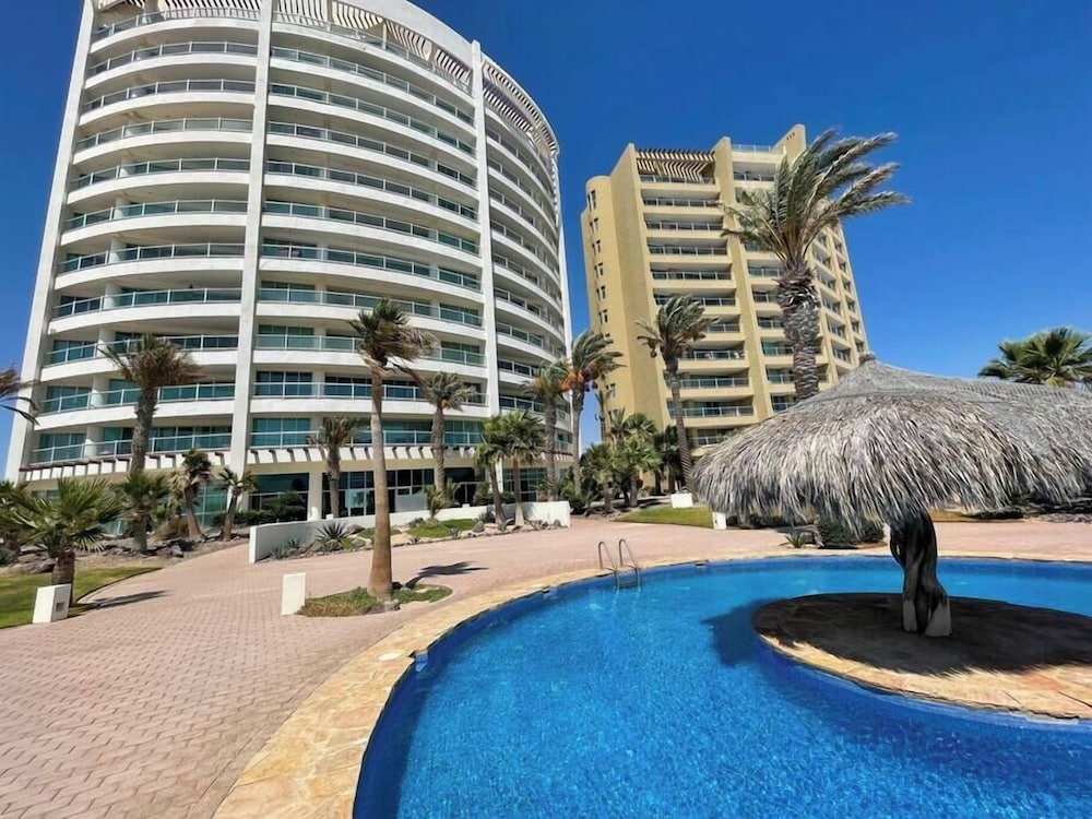 Stylish Condo With Serene Beach Infinity Pool