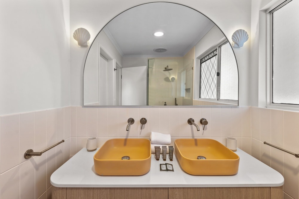 Family-friendly Flat With Balcony Views