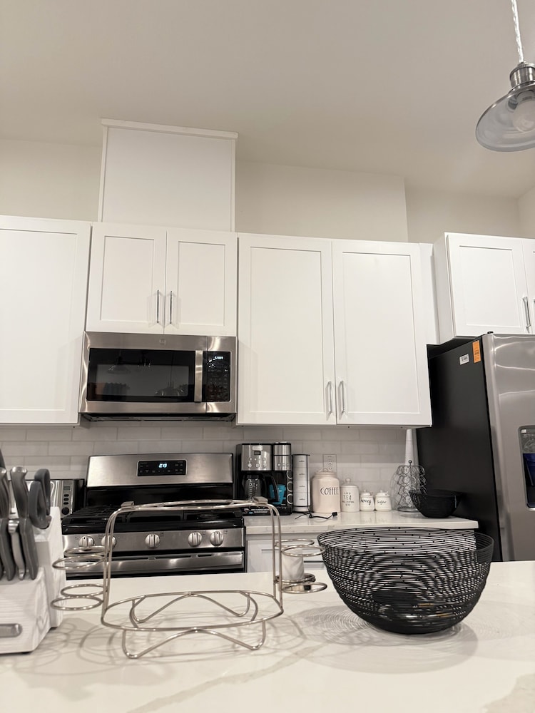 Luxury 3BR for Families Nurses and Group