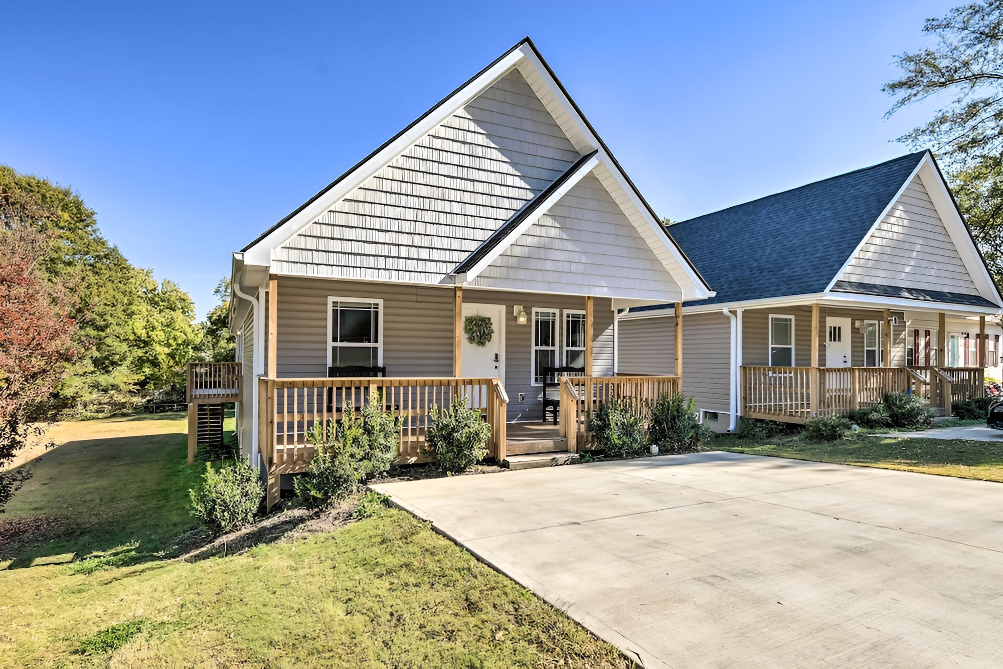 Family-friendly Greer Home w/ Balcony & Yard! view 5