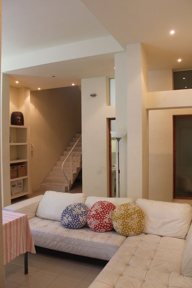 Stylish, Modern, Central Apartment in St Julians, Malta - Sleep 4 photo 3