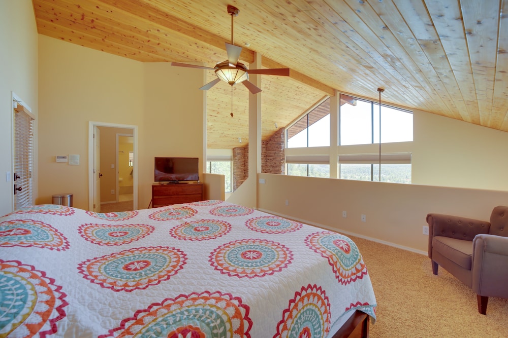 Cozy Pine Getaway w/ Fireplace  Mountain Views! - Property Image 28