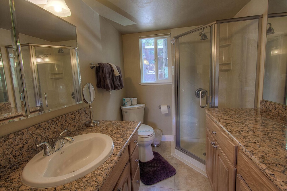 Park View Paradise 3 Bedroom Condo by RedAwning - Property Image 15