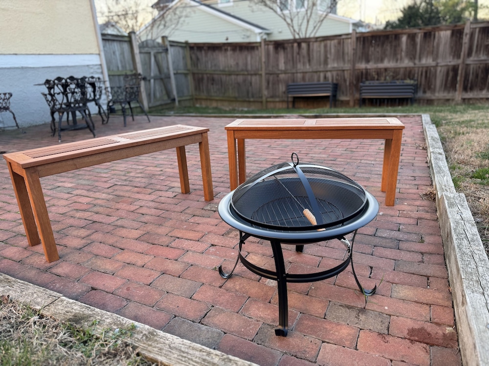 Dc Area Bungalow Near Shops And Dining 3 Bedroom Home