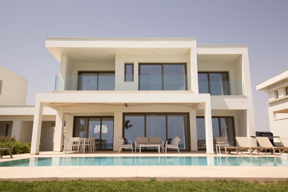 Phaedrus Living: Serenity Waves Villas No.2
