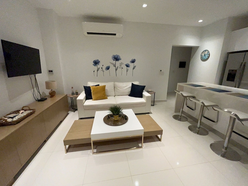 Waykiri Lux Condo 2 Balconies Near Marriott Ritz