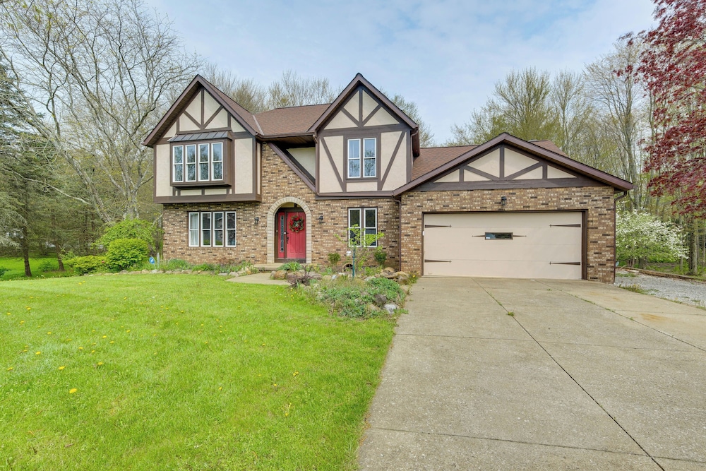 Bike, Fish, Golf & More: Stately Tudor in Mogadore