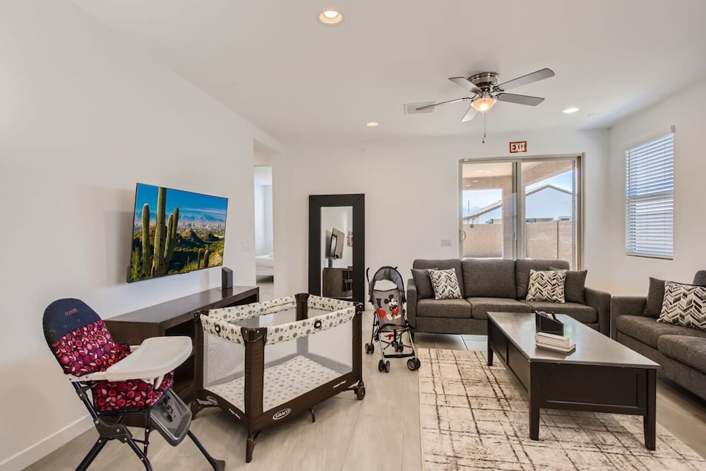 NEW Awesome Phoenix Monthly 5BR