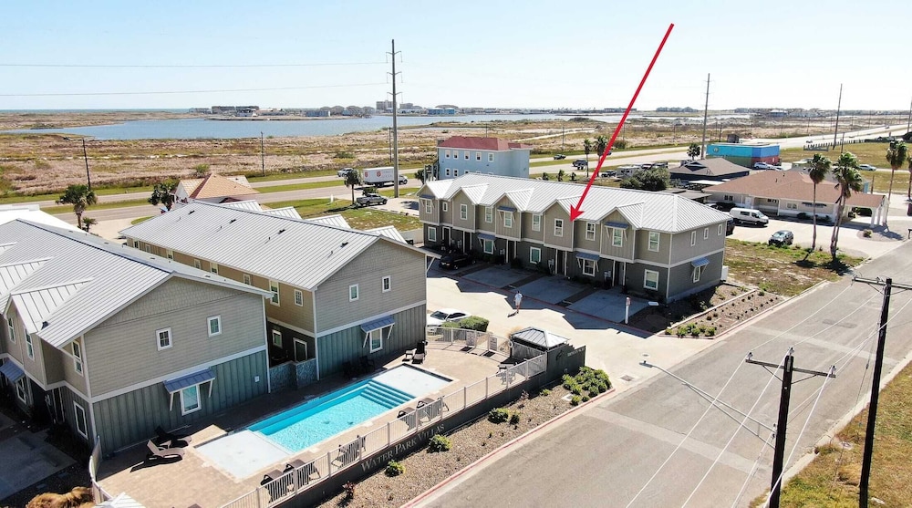 Ridley Retreat Community Pool, Mins to the Beach Corpus Christi + Port A
