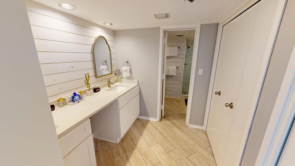 East Pass Towers 602 3 Bedroom Condo