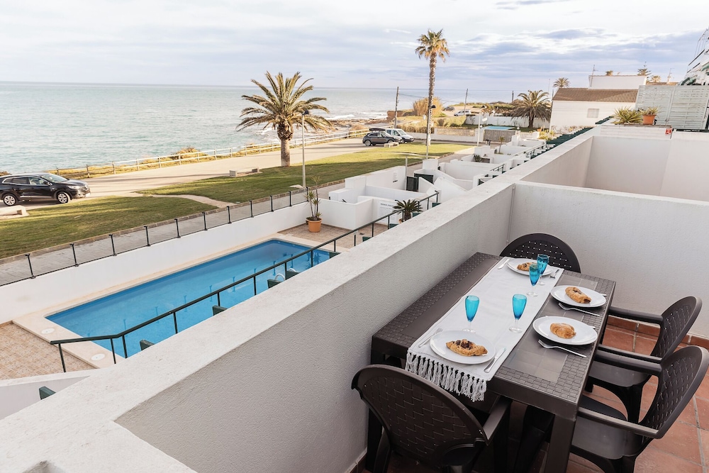 Apartamentos LA PARRETA PRIMERA LÍNEA