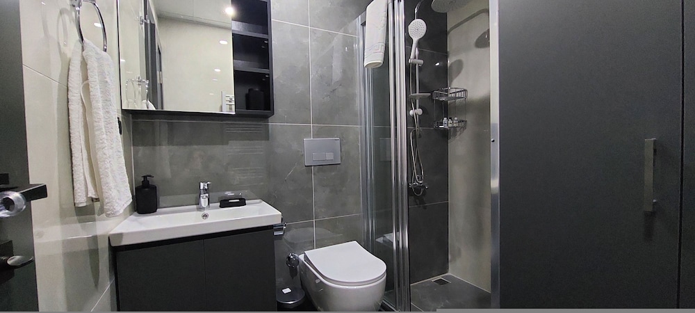 New Flat Large Living Space 3 Close to Lara Beach