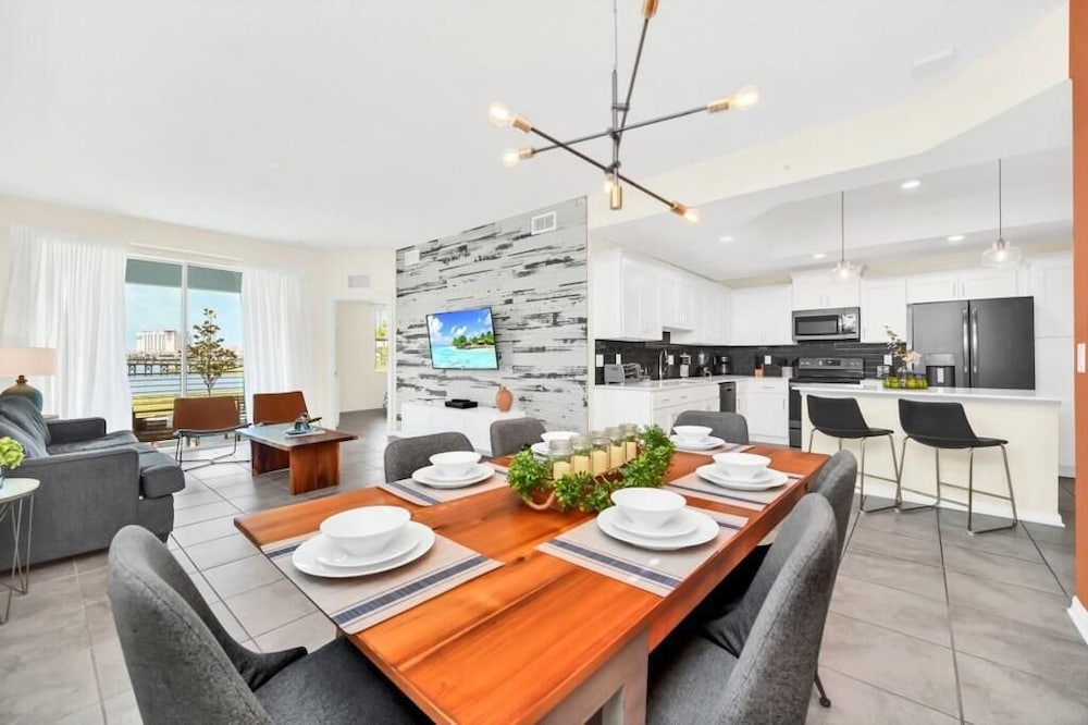 3131 PD - Luxury 3-bed Condo in Storey Lake Resort
