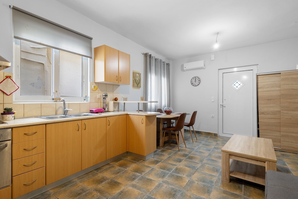 Litsa s Maisonette Near Sea - City Center