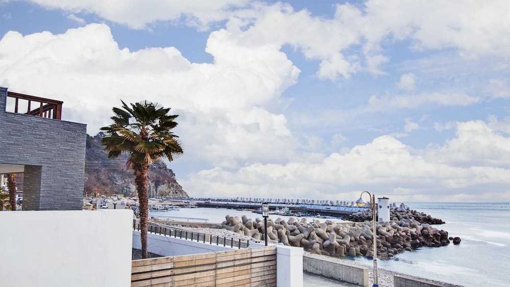 Namhae Mongdol Beach Pension view 2