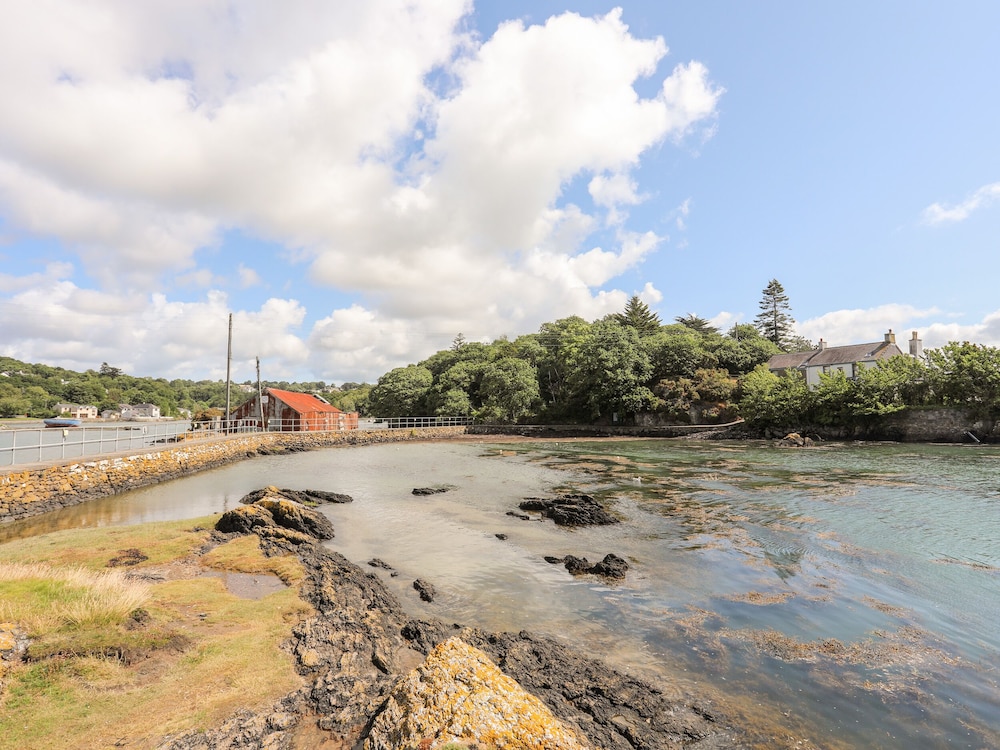 Ynys Faelog Cottage
