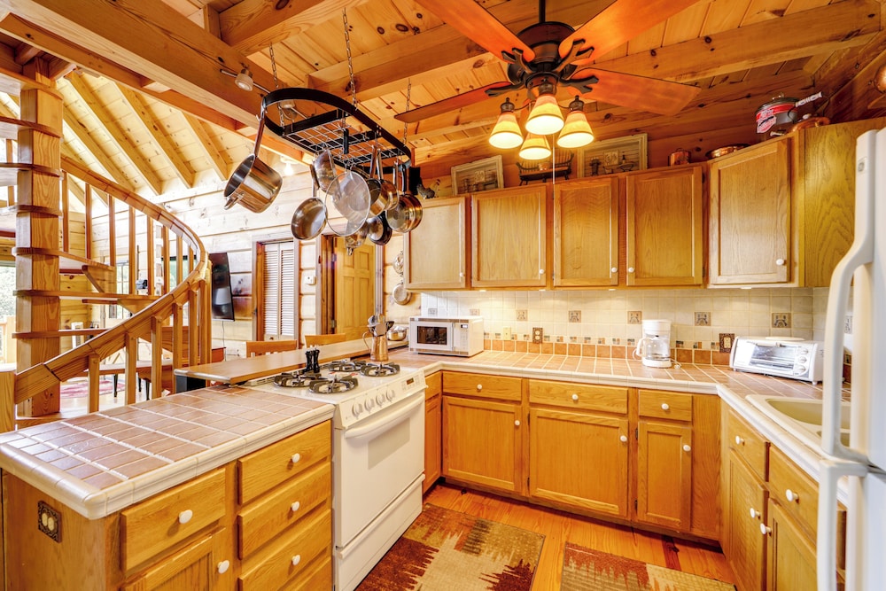 Panoramic Mountain Views & Decks: Franklin Cabin!