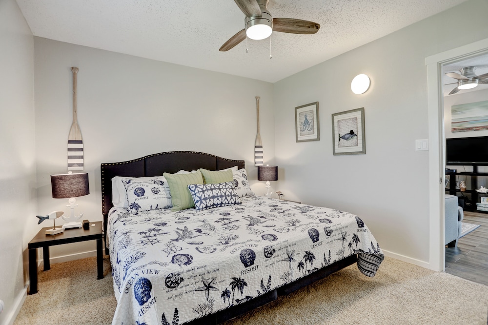 < 1 Mi to Sea Isle Beach: Home w/ Fire Pit & Grill view 2