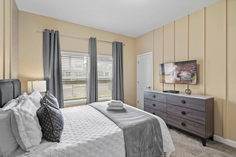 Relaxing Getaway Near Disney With Pool Themed Rooms