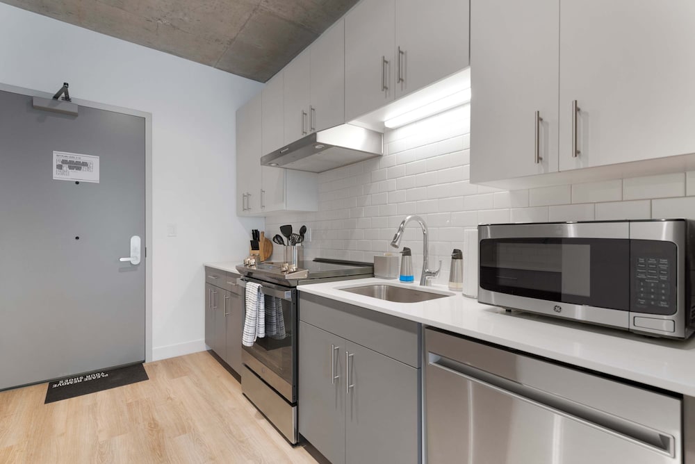 Concert Stay New 4BR Apt by Salt Shed