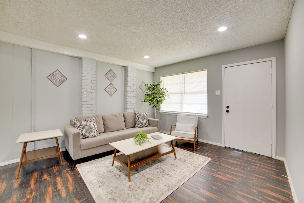 Pet-friendly Sachse Home: Large Fenced Yard
