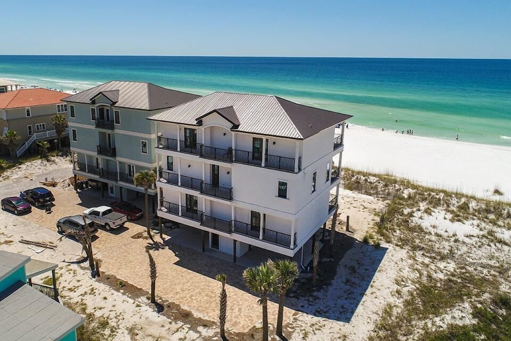 Seaclusion 9 Bedroom Holiday Home by Five Star Properties
