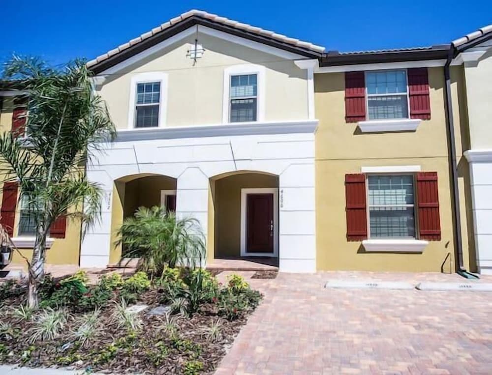 4606 TD - 5BR Townhome Marvel: Private Pool