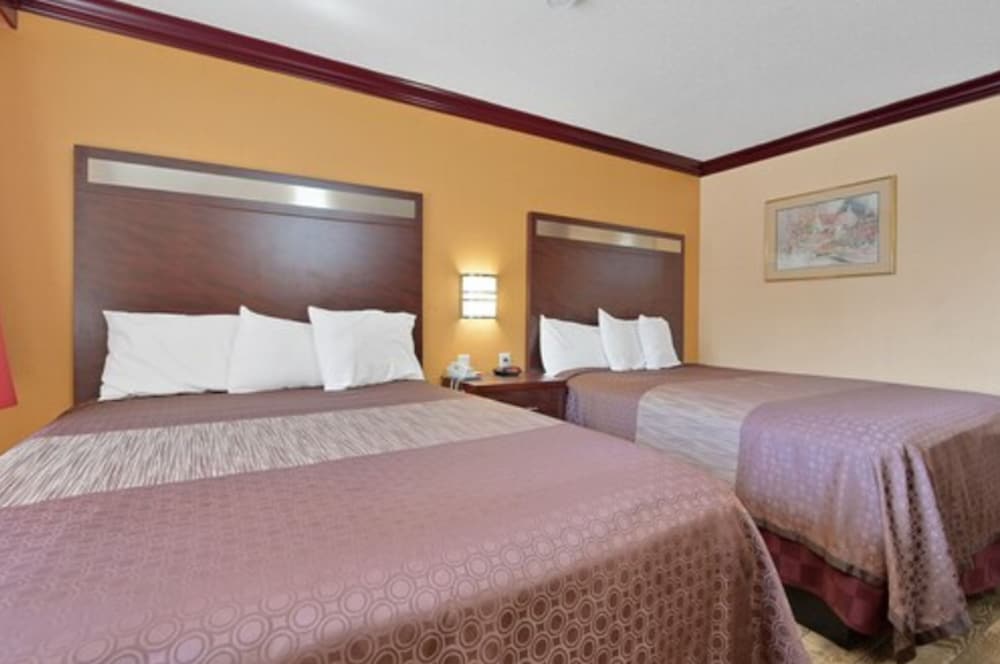 America's Deluxe Inn, photo 36
