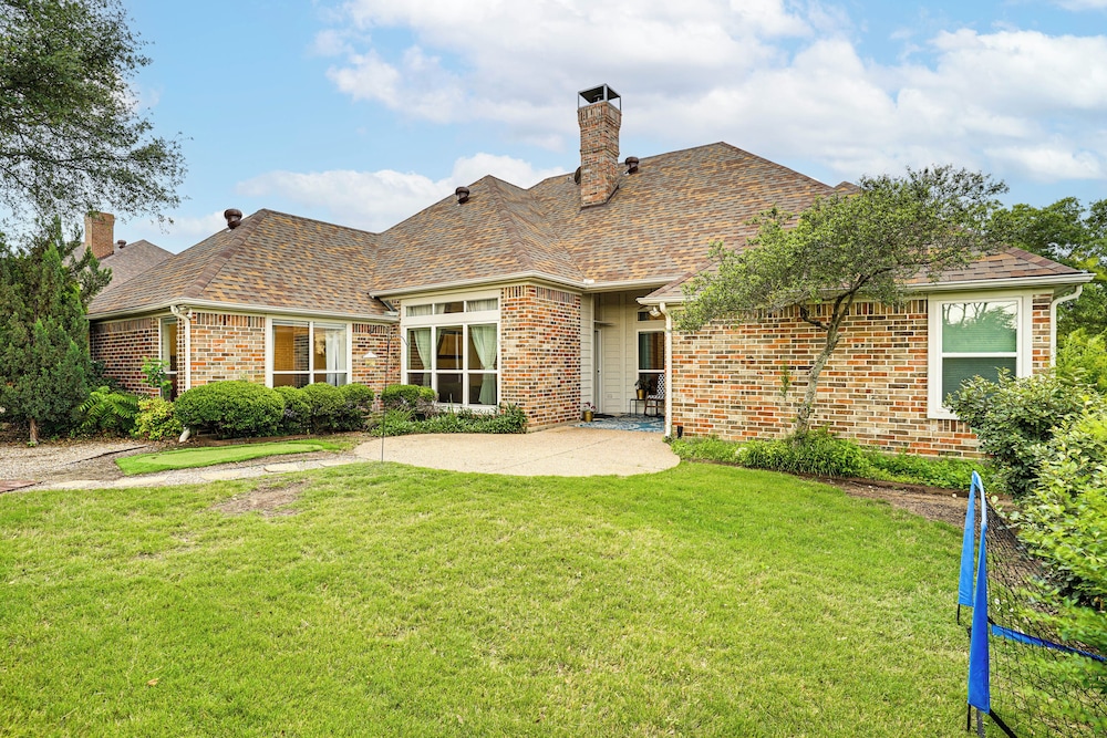 Spacious Family Retreat in Fort Worth Area!