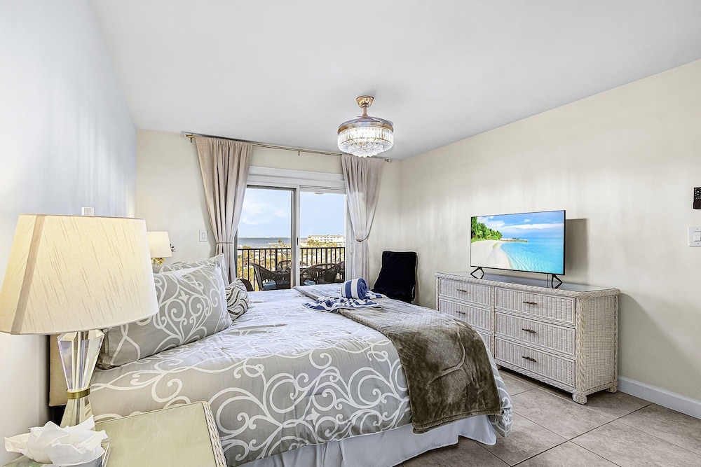 1511 Seas The Day: Batiki West Unit #504 2 Bedroom Condo