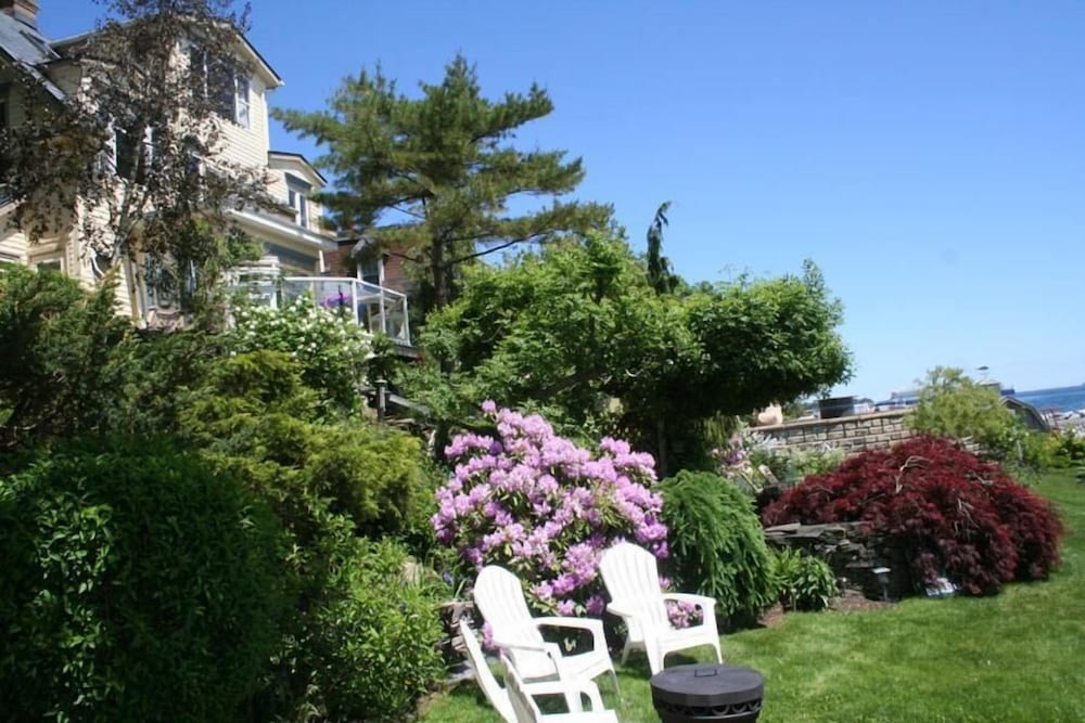 A Boat to Sea Bed & Breakfast