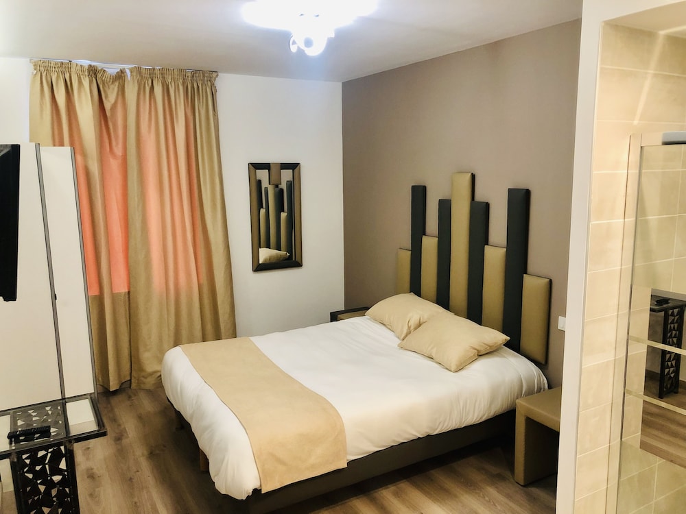 hotel room