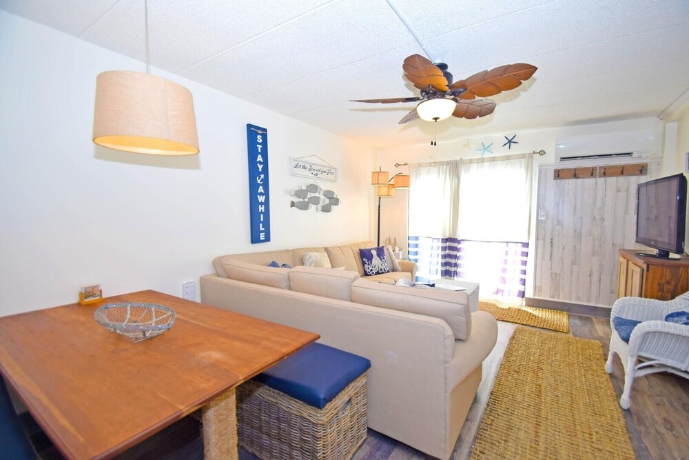 Beachaven 305 1 Bedroom Condo by RedAwning view 4