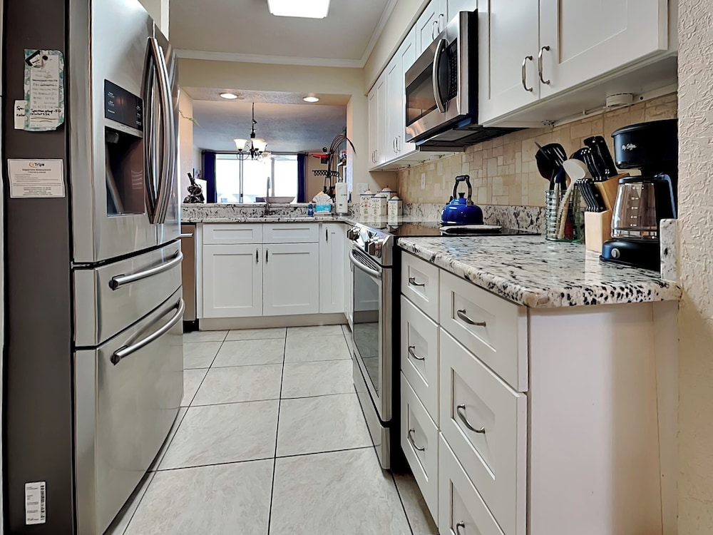 Bahia Vista 9-521 by Distinctive Beach Rentals
