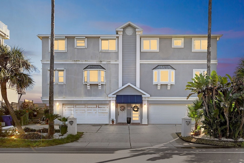 Breathtaking Beach Front House 3 Bedroom Home by RedAwning