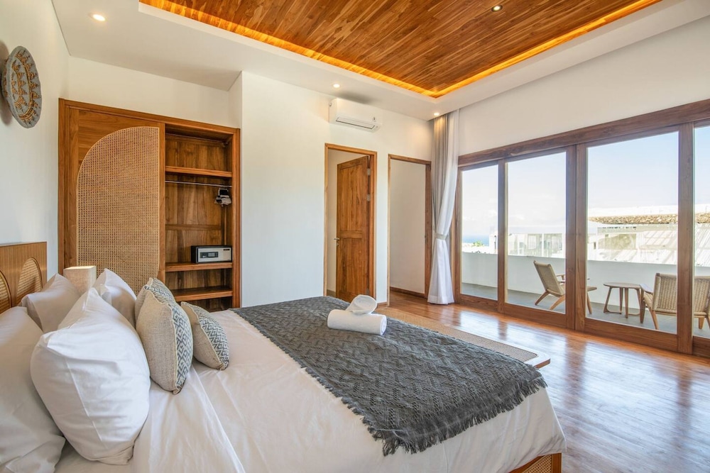 Breeze Opulent 6 BR in With Ocean View 5 Mins to Savaya