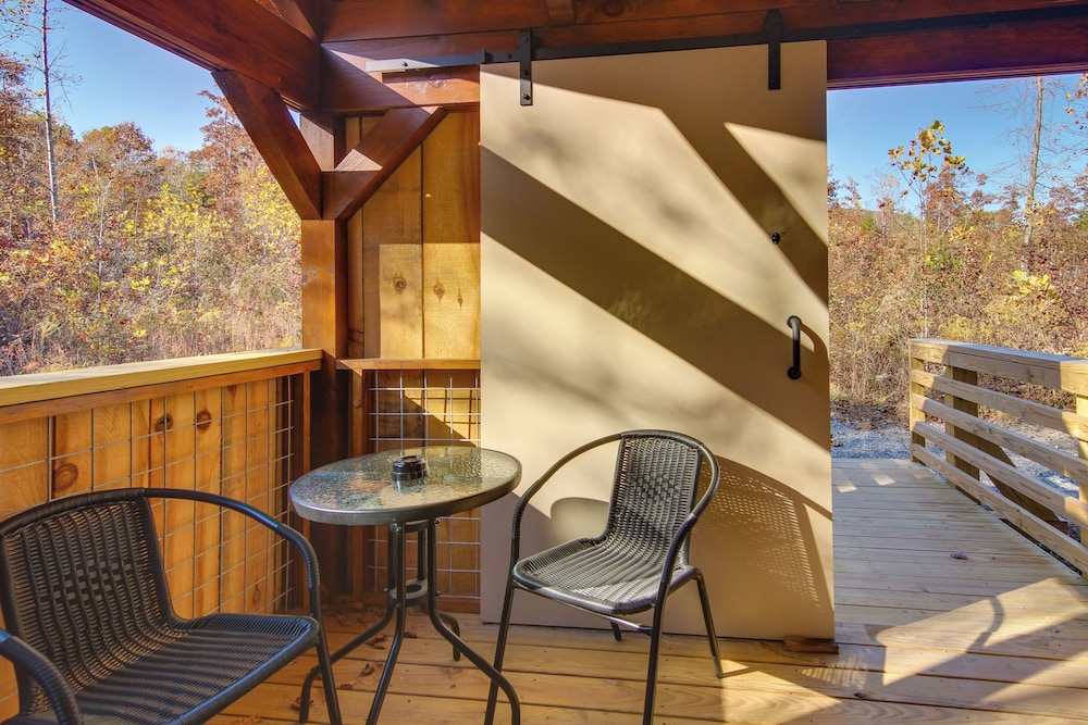'feelin Feisty:' Blue Ridge Mtns Couple's Cabin
