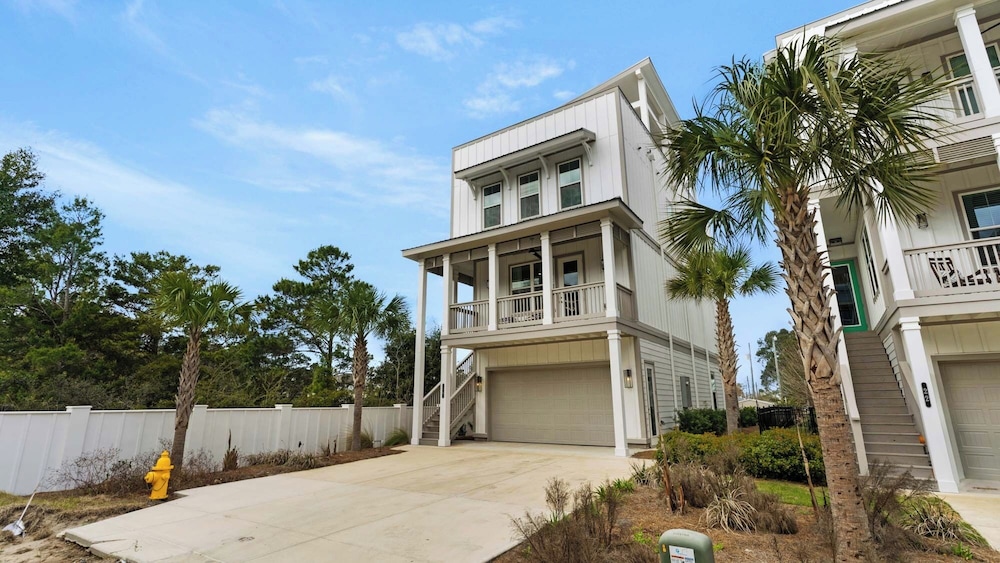 Inlet Beach Retreat With Rooftop Views, 4 Bikes + Free Attraction Tickets!