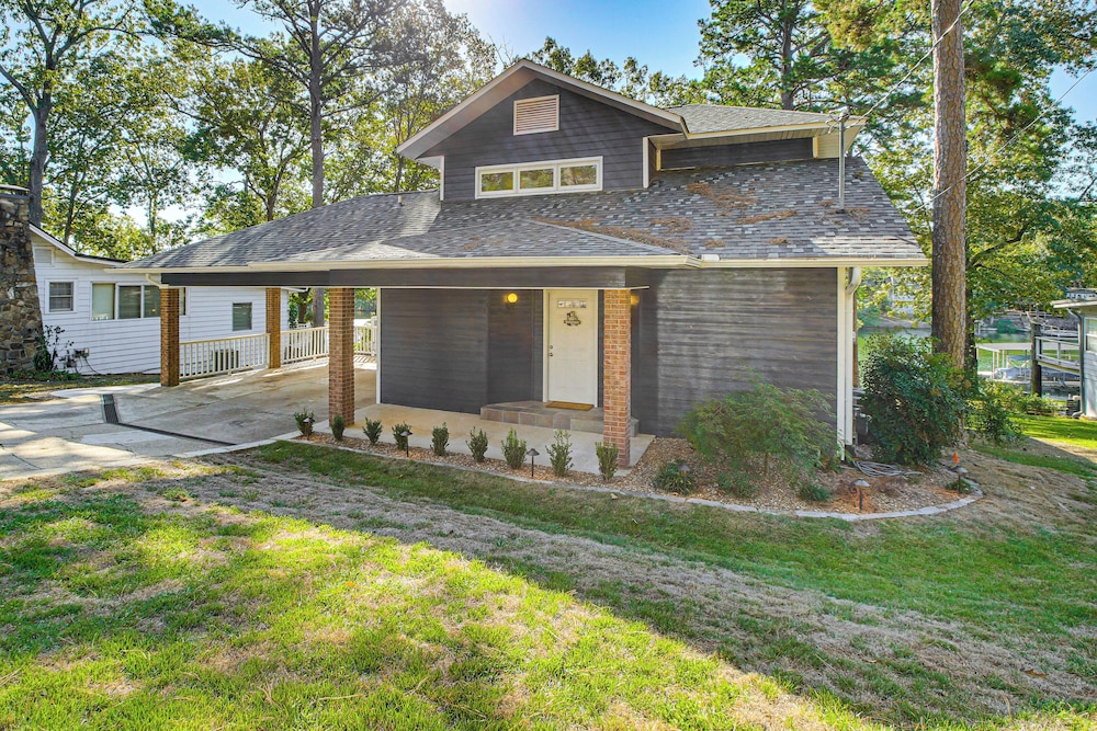 Hot Springs Lakefront Home w/ Dock & Water Views! view 4