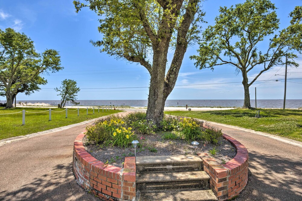 Coastal Waveland House 1/2 Block to Pub Beach view 5