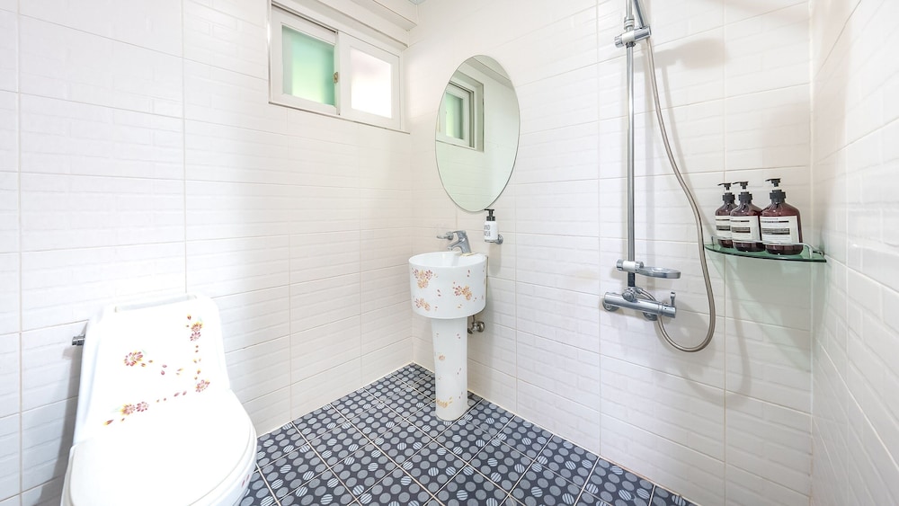 Gapeong Eoneunal Spa Pet Pension