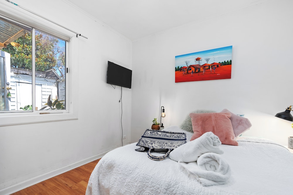 Beach house 2km CBD