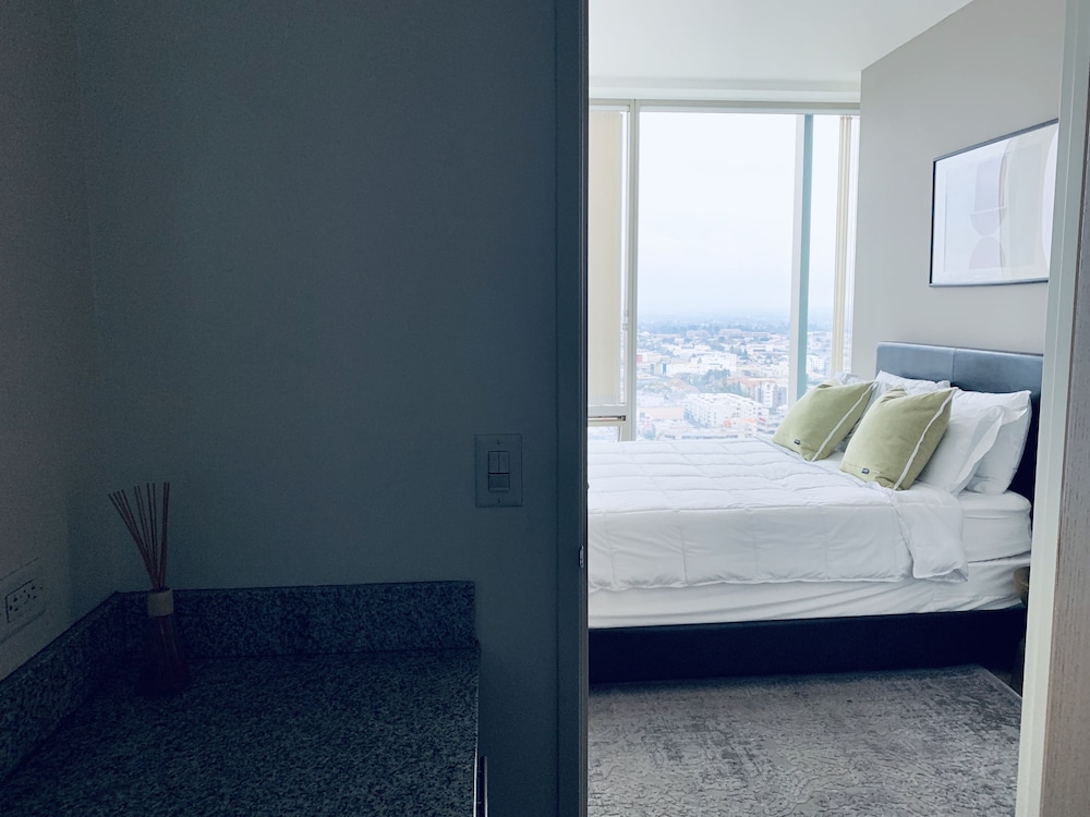 New Lyfe Finest Luxury Apartment