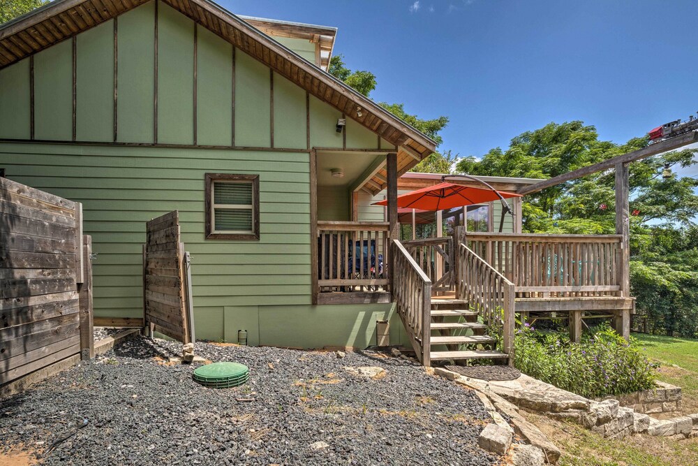 Pet-friendly Austin Home w/ Deck, Yard, & Views! view 5