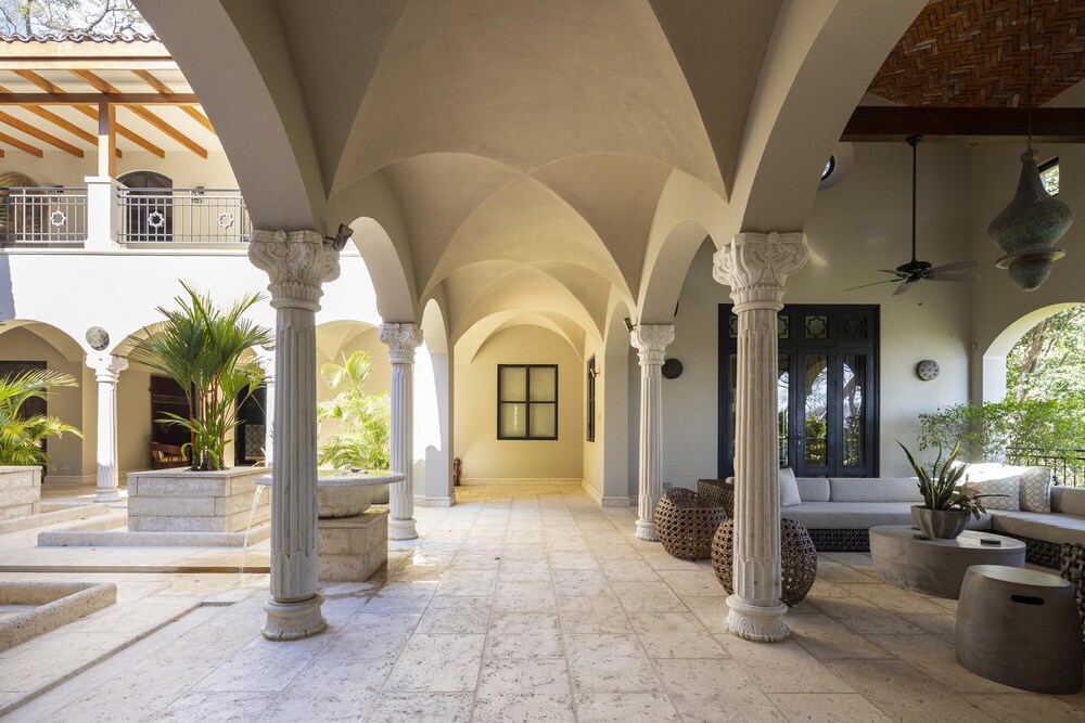Arcos Del Mar Beachfront