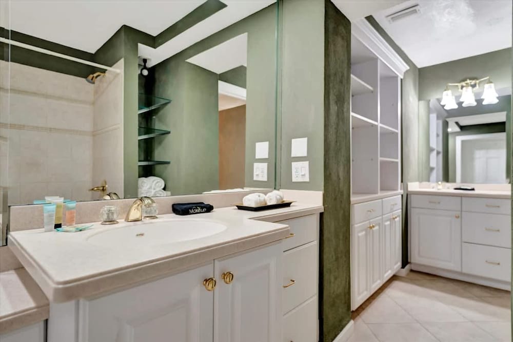 Stones Throw Beachfront Family Suite 3 Views