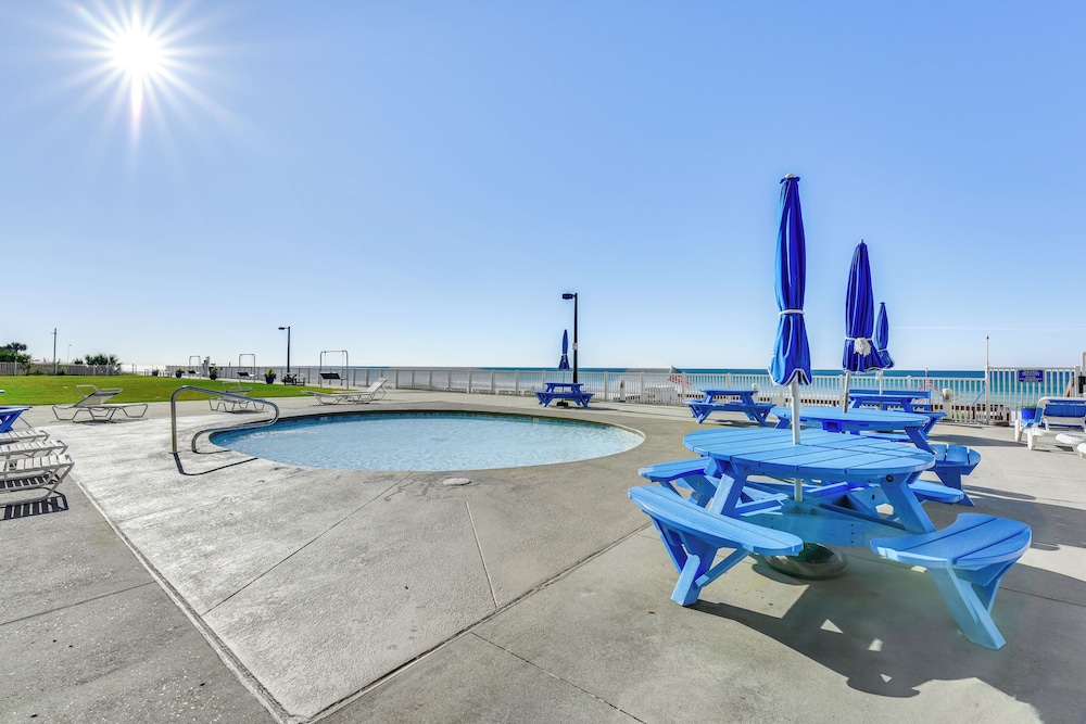 Regency Towers PCB Condo: Beach Access & 2 Pools